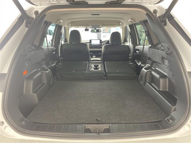 アウトランダーＰＨＥＶ Ｇ　純正ナビ・全方位カメラ・前後ドライブレコーダー・ＥＴＣ２．０・ハーフレザー・運転席パワーシート・前席シートヒーター・ステアリングヒーター・ワイヤレス充電・衝突軽減ブレーキ・レーダークルーズコントール（18枚目）