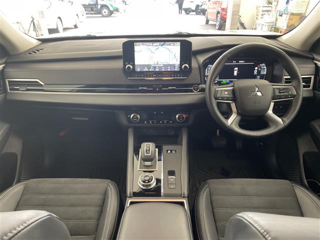 アウトランダーＰＨＥＶ Ｇ　純正ナビ・全方位カメラ・前後ドライブレコーダー・ＥＴＣ２．０・ハーフレザー・運転席パワーシート・前席シートヒーター・ステアリングヒーター・ワイヤレス充電・衝突軽減ブレーキ・レーダークルーズコントール（42枚目）
