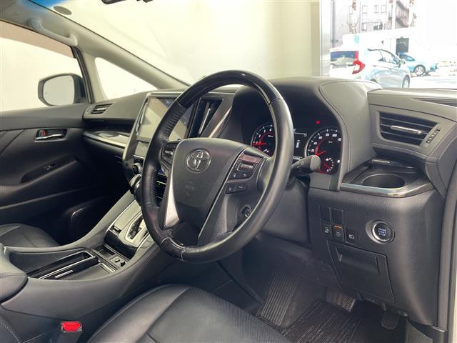 アルファード ２．５Ｓ　Ｃパッケージ　・純正ナビ・Ｂｌｕｅｔｏｏｔｈ接続・純正フリップダウンモニター・ドライブレコーダー・サンルーフ・デジタルインナーミラー・パワーバックドア・シートヒーター・ベンチレーション・ステアリングヒーター・ＥＴＣ（8枚目）