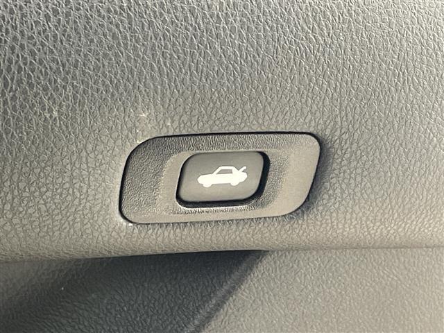 クラウンハイブリッド アスリートＳ　・後期モデル・純正ナビ＆ＴＶ＆ＣＤ＆ＭＳＶ＆ＢＴ・黒革シート・バックカメラ・シートベンチレーション・ビルトインＥＴＣ・レーダークルーズコントロール・社外２０インチアルミホイール・ＨＩＤ（32枚目）