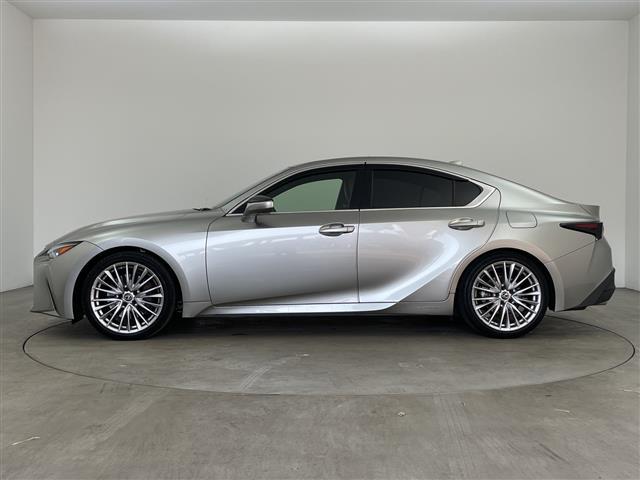 ＩＳ ＩＳ３００ｈ　バージョンＬ　・ムーンルーフ・プリクラッシュセーフティ・レーントレーシングアシスト・ＢＳＭ・オートマチックハイビーム・レーダークルーズコントロール・１０．３型ナビ・全方位カメラ・革シート・ドラレコ・ベンチレーション（6枚目）