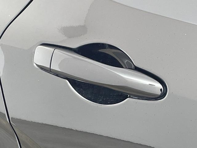 ノート Ｘ　・衝突軽減ブレーキ・車線逸脱警報・速度標識表示システム・コーナーセンサー・標識認識機能・オートハイビーム・純正９型ナビ・バックカメラ・前後ドライブレコーダー・ビルトインＥＴＣ・ＬＥＤヘッドライト（50枚目）