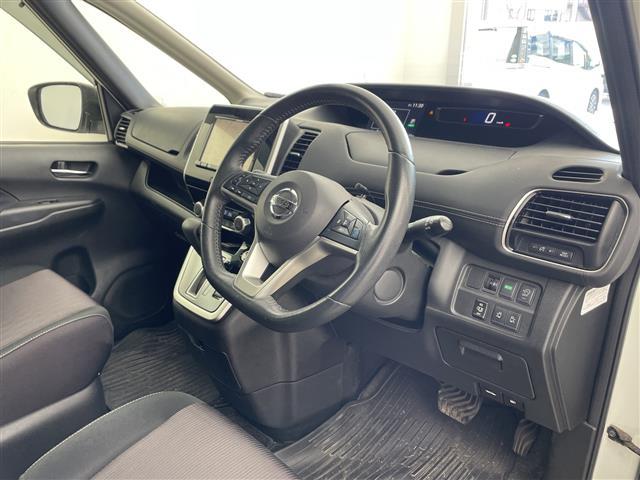 セレナ ハイウェイスター　プロパイロットエディション　社外８インチナビ　後席モニター　ＴＶ　バックカメラ　ＥＴＣ　ドライブレコーダー　両側パワースライドドア　プロパイロット　エマージェンシーブレーキ　レーンキープ　前後ソナー　ＬＥＤヘッドライト（8枚目）