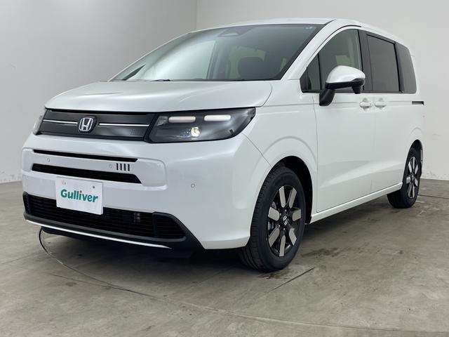 フリード ｅ：ＨＥＶエアー　ＥＸ　登録済未使用車　純正９インチナビ　ＴＶ　バックカメラ　レーダークルーズコントロール　衝突軽減ブレーキ　レーンキープアシスト　オートハイビーム　ブラインドスポットモニター　ハーフレザー　シートヒーター（2枚目）