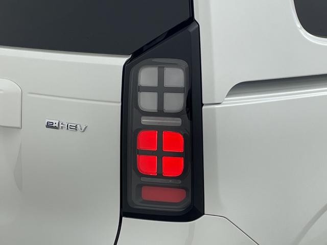 フリード ｅ：ＨＥＶエアー　ＥＸ　登録済未使用車　純正９インチナビ　ＴＶ　バックカメラ　レーダークルーズコントロール　衝突軽減ブレーキ　レーンキープアシスト　オートハイビーム　ブラインドスポットモニター　ハーフレザー　シートヒーター（40枚目）