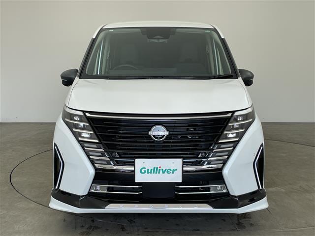 セレナ ｅ－パワー　ハイウェイスターＶ　・プロパイロット・エマージェンシーブレーキ・先行車発進告知・レーダークルーズコントロール・ふらつき警報・純正１２．３型ナビ・社外フリップダウンモニター・全方位カメラ・デジタルインナーミラー・純正エアロ（4枚目）