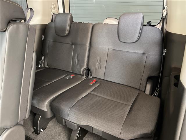 セレナ ｅ－パワー　ハイウェイスターＶ　・プロパイロット・エマージェンシーブレーキ・先行車発進告知・レーダークルーズコントロール・ふらつき警報・純正１２．３型ナビ・社外フリップダウンモニター・全方位カメラ・デジタルインナーミラー・純正エアロ（15枚目）