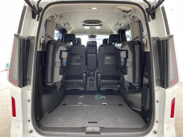 セレナ ｅ－パワー　ハイウェイスターＶ　・プロパイロット・エマージェンシーブレーキ・先行車発進告知・レーダークルーズコントロール・ふらつき警報・純正１２．３型ナビ・社外フリップダウンモニター・全方位カメラ・デジタルインナーミラー・純正エアロ（17枚目）