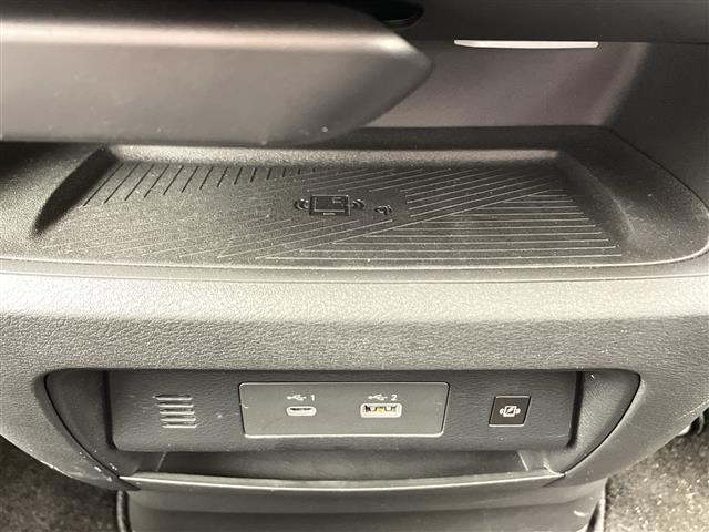 セレナ ｅ－パワー　ハイウェイスターＶ　・プロパイロット・エマージェンシーブレーキ・先行車発進告知・レーダークルーズコントロール・ふらつき警報・純正１２．３型ナビ・社外フリップダウンモニター・全方位カメラ・デジタルインナーミラー・純正エアロ（30枚目）