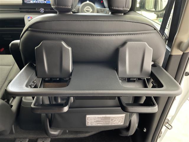 セレナ ｅ－パワー　ハイウェイスターＶ　・プロパイロット・エマージェンシーブレーキ・先行車発進告知・レーダークルーズコントロール・ふらつき警報・純正１２．３型ナビ・社外フリップダウンモニター・全方位カメラ・デジタルインナーミラー・純正エアロ（35枚目）