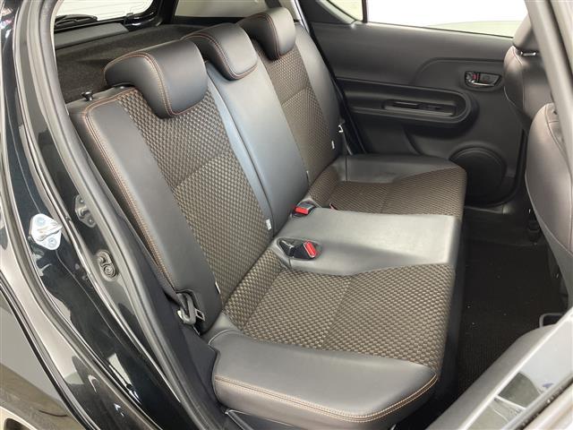 アクア Ｘ－アーバン　ソリッド　純正ナビ　ＴＶ　ＥＴＣ　バックカメラ　前後ドライブレコーダー　プリクラッシュセーフティ　レーンディパーチャーアラート　オートマチックハイビーム　ハーフレザー　シートヒーター　純正アルミホイール　ＬＥＤ（11枚目）