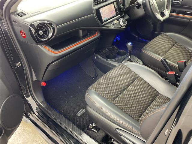 アクア Ｘ－アーバン　ソリッド　純正ナビ　ＴＶ　ＥＴＣ　バックカメラ　前後ドライブレコーダー　プリクラッシュセーフティ　レーンディパーチャーアラート　オートマチックハイビーム　ハーフレザー　シートヒーター　純正アルミホイール　ＬＥＤ（12枚目）