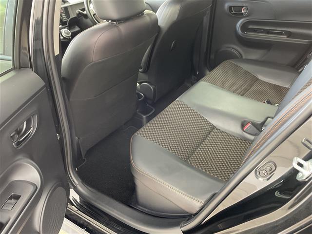 アクア Ｘ－アーバン　ソリッド　純正ナビ　ＴＶ　ＥＴＣ　バックカメラ　前後ドライブレコーダー　プリクラッシュセーフティ　レーンディパーチャーアラート　オートマチックハイビーム　ハーフレザー　シートヒーター　純正アルミホイール　ＬＥＤ（14枚目）