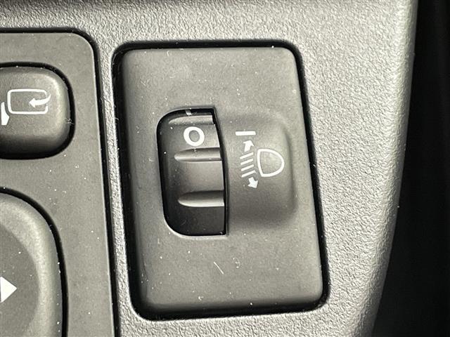 アクア Ｘ－アーバン　ソリッド　純正ナビ　ＴＶ　ＥＴＣ　バックカメラ　前後ドライブレコーダー　プリクラッシュセーフティ　レーンディパーチャーアラート　オートマチックハイビーム　ハーフレザー　シートヒーター　純正アルミホイール　ＬＥＤ（33枚目）