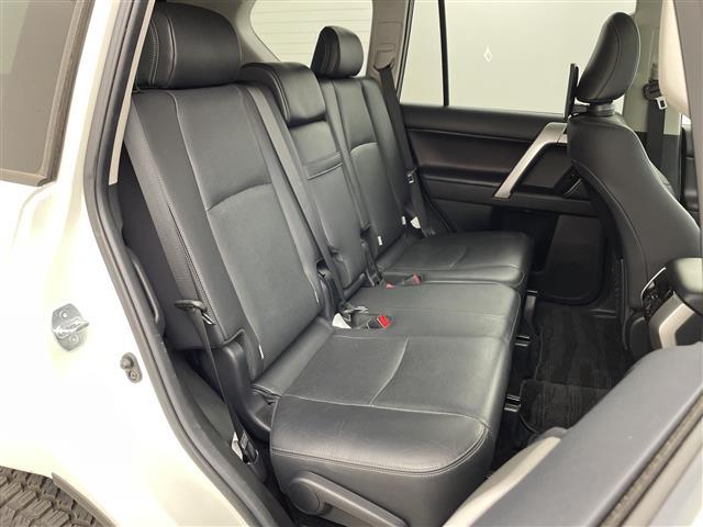 ランドクルーザープラド ＴＸ　Ｌパッケージ　ナビ　バックカメラ　サンルーフ　ルーフレール　衝突軽減　レーダクルーズ　クリアランスソナー　革シート　シートヒーター　シートベンチレーション　社外１７インチＡＷ　電動格納サードシート　ＬＥＤライト（11枚目）