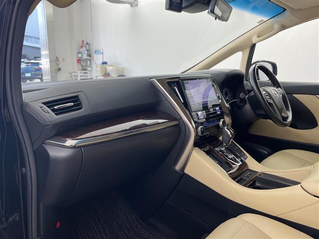 アルファード ２．５Ｇ　・ＡＬＰＩＮＥ１１インチナビ（ＣＤ／ＤＶＤ／ＨＤＭＩ／ＵＳＢ／ＴＶ／ＢＴ／ＳＤ）・ＡＬＰＩＮＥ１２．８インチフリップダウンモニター・サンルーフ・ＴＲＤエアロ・ＴＲＤ１９インチＡＷ・３眼ＬＥＤヘッド（12枚目）