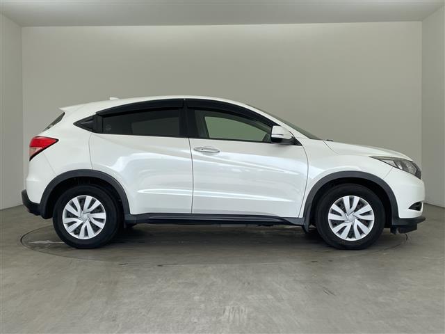 ヴェゼル Ｇ　純正ナビ　ＴＶ　Ｂｌｕｅｔｏｏｔｈ　バックカメラ　ＥＴＣ　スマートキー　スペアキー　アイドリングストップ　純正フロアマット　ドアバイザー（6枚目）