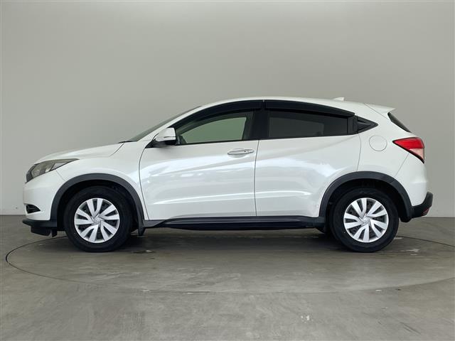 ヴェゼル Ｇ　純正ナビ　ＴＶ　Ｂｌｕｅｔｏｏｔｈ　バックカメラ　ＥＴＣ　スマートキー　スペアキー　アイドリングストップ　純正フロアマット　ドアバイザー（7枚目）