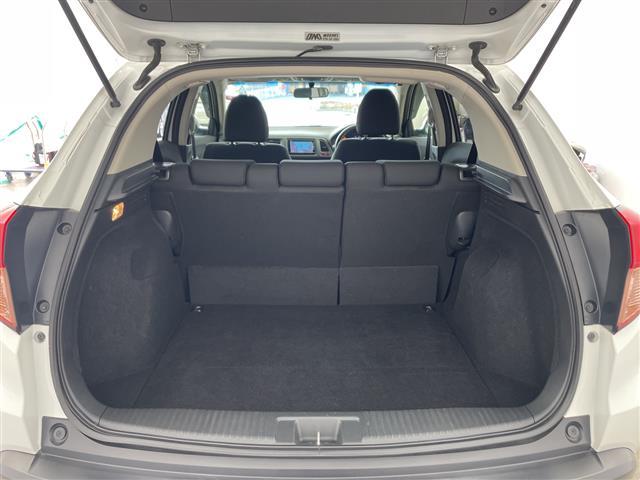 ヴェゼル Ｇ　純正ナビ　ＴＶ　Ｂｌｕｅｔｏｏｔｈ　バックカメラ　ＥＴＣ　スマートキー　スペアキー　アイドリングストップ　純正フロアマット　ドアバイザー（17枚目）