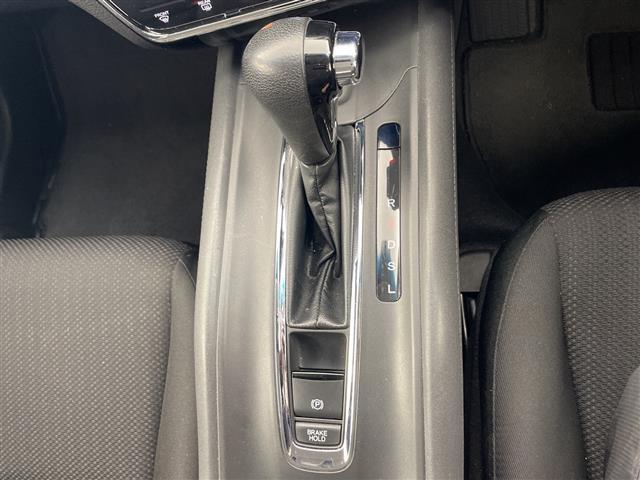 ヴェゼル Ｇ　純正ナビ　ＴＶ　Ｂｌｕｅｔｏｏｔｈ　バックカメラ　ＥＴＣ　スマートキー　スペアキー　アイドリングストップ　純正フロアマット　ドアバイザー（22枚目）