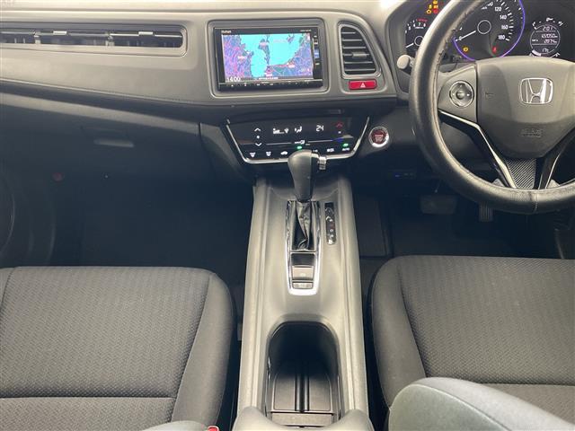 ヴェゼル Ｇ　純正ナビ　ＴＶ　Ｂｌｕｅｔｏｏｔｈ　バックカメラ　ＥＴＣ　スマートキー　スペアキー　アイドリングストップ　純正フロアマット　ドアバイザー（24枚目）