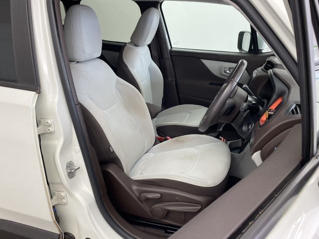 ジープ・レネゲード オープニング・エディション 純正オーディオ Bluetooth USB AM FM 左右独立エアコン クルーズコントロール 革巻きステアリング 純正16インチアルミホイール ルーフレール ステアリングスイッチ フォグランプ(10枚目)