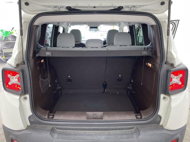 ジープ・レネゲード オープニング・エディション 純正オーディオ Bluetooth USB AM FM 左右独立エアコン クルーズコントロール 革巻きステアリング 純正16インチアルミホイール ルーフレール ステアリングスイッチ フォグランプ(19枚目)