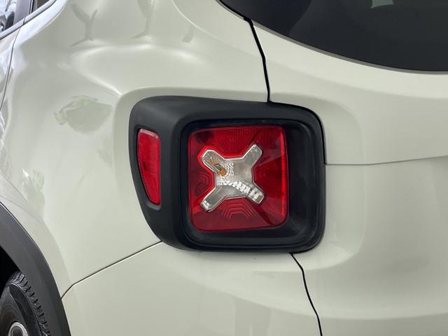 ジープ・レネゲード オープニング・エディション 純正オーディオ Bluetooth USB AM FM 左右独立エアコン クルーズコントロール 革巻きステアリング 純正16インチアルミホイール ルーフレール ステアリングスイッチ フォグランプ(44枚目)