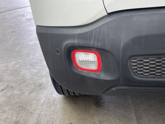 ジープ・レネゲード オープニング・エディション 純正オーディオ Bluetooth USB AM FM 左右独立エアコン クルーズコントロール 革巻きステアリング 純正16インチアルミホイール ルーフレール ステアリングスイッチ フォグランプ(46枚目)