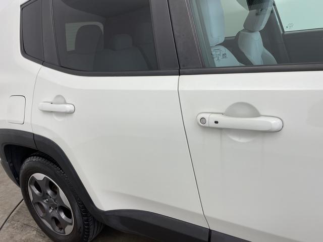 ジープ・レネゲード オープニング・エディション 純正オーディオ Bluetooth USB AM FM 左右独立エアコン クルーズコントロール 革巻きステアリング 純正16インチアルミホイール ルーフレール ステアリングスイッチ フォグランプ(49枚目)