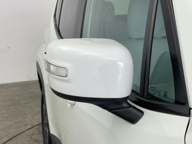 ジープ・レネゲード オープニング・エディション 純正オーディオ Bluetooth USB AM FM 左右独立エアコン クルーズコントロール 革巻きステアリング 純正16インチアルミホイール ルーフレール ステアリングスイッチ フォグランプ(50枚目)