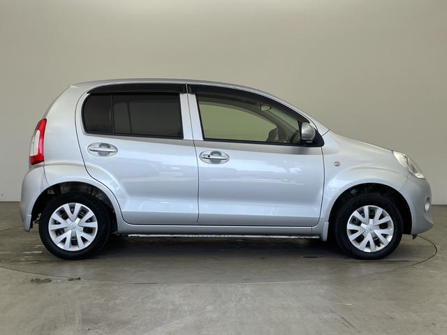 パッソ Ｘ　Ｌパッケージ　純正ナビ　ＴＶ　Ｂｌｕｅｔｏｏｔｈ　ＣＤ　ＳＤ　バックカメラ　横滑り防止装置　ＥＴＣ　ドライブレコーダー　フロアマット　ドアバイザー　アイドリングストップ　ヘッドライトレベライザー　スマートキー（7枚目）