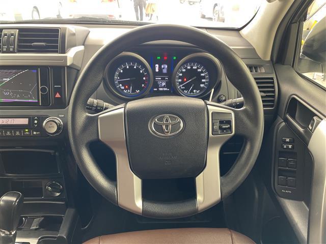 ランドクルーザープラド ＴＸ　純正ナビ　ＴＶ　ビルトインＥＴＣ　モデリスタエアロ　ルーフレール　ＨＩＤヘッドライト　４ＷＤ　オートライト　純正アルミホイール　カーテンエアバック　スマートキー　プッシュスタート　革調シートカバー（18枚目）