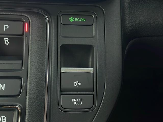 ステップワゴン ｅ：ＨＥＶスパーダ　登録未使用車　ホンダセンシング　衝突軽減ブレーキ　先行車発進告知　路外逸脱抑制機能　車線維持支援システム　ＢＳＭ　標識認識機能　リアパーキングセンサー　純正１１インチナビ　フルセグ　ＢＴ（16枚目）