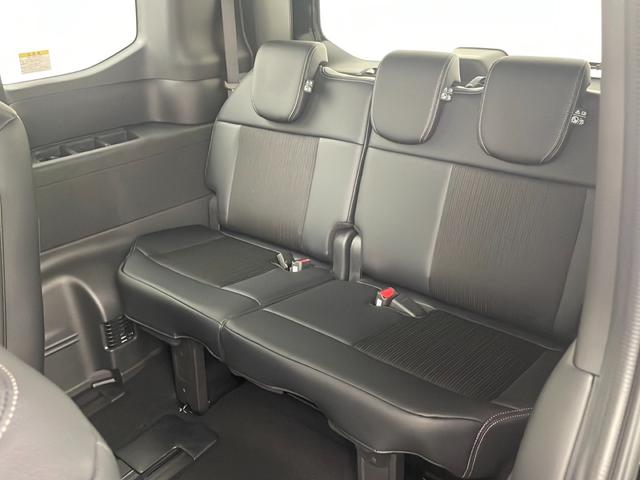 ステップワゴン ｅ：ＨＥＶスパーダ　登録未使用車　ホンダセンシング　衝突軽減ブレーキ　先行車発進告知　路外逸脱抑制機能　車線維持支援システム　ＢＳＭ　標識認識機能　リアパーキングセンサー　純正１１インチナビ　フルセグ　ＢＴ（40枚目）