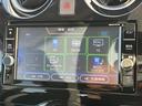 ノート ｅ－パワー　Ｘ　純正ナビ　フルセグＴＶ　ＣＤ／ＤＶＤ　Ｂｌｕｅｔｏｏｔｈ　ＳＤ　エマージェンシーブレーキ　車線逸脱警報　スマートキー　プッシュスタート　オートエアコン　ステアリングスイッチ　オートライト　ＥＴＣ（5枚目）