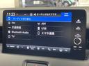 ｅ：ＨＥＶ　Ｚ　・登録済未使用車・ホンダセンシング・衝突軽減ブレーキ・路外逸脱抑制機能・ＢＳＭ・アダプティブクルーズコントロール・踏み間違い防止・後退出庫サポート・純正ナビ・ＵＳＢ・置くだけ充電・ＥＴＣ・バックカメラ（59枚目）