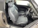 ワン　純正１５インチアルミホイール　社外スピーカー　ＥＴＣ　社外ドライブレコーダー　スペアキー　革調シートカバー　フロアマット　Ｗ＋サイドエアバッグ（9枚目）