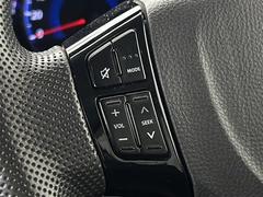 【ステアリングスイッチ】手元のボタンから、オーディオやナビなどの操作ができるので、よそ見をせずに安全に運転に集中できます！ 7