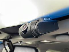 【ドライブレコーダー】映像・音声などの運転中の記録を残します。事故などを起こした起こされた時の証拠になりえますので、もしも時でも安心ですね。 5