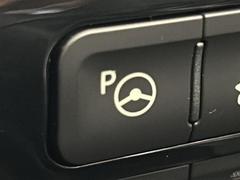 【アドバンストパーク】駐車するスペースの横に停車後、スイッチを押すだけで、システムがステアリング・シフト・アクセル・ブレーキを操作し、駐車を完了させます！機能には限界があるためご注意ください。 7