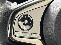 【ステアリングリモコン】手元のボタンから、オーディオやナビなどの操作ができるので、よそ見をせずに安全に運転に集中できます！ 5