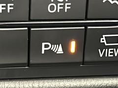 【パーキングセンサー】周囲に障害物があるとき音とディスプレー表示で障害物との距離をお知らせし、ドライバーに注意を促します。バックでの駐車時や狭い駐車場での出庫時などに役立ちます。 7