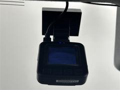 【ドライブレコーダー】映像・音声などの運転中の記録を残します。事故などを起こした起こされた時の証拠になりえますので、もしも時でも安心ですね。 6