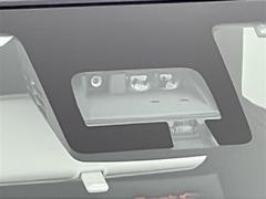 【デュアルカメラブレーキサポート】スズキの誇る安全装備が搭載されており、万一の危険回避を支援します！機能には限界があるためご注意ください。◆搭載機能例：衝突被害軽減装置／誤発進抑制／車線逸脱警報 4