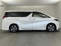 安心の全車保証付き！（※部分保証、国産車は納車後３ヶ月、輸入車は納車後１ヶ月の保証期間となります）。その他長期保証（有償）もご用意しております！※長期保証を付帯できる車両には条件がございます。 6