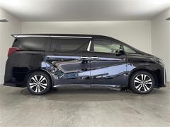 安心の全車保証付き！（※部分保証、国産車は納車後３ヶ月、輸入車は納車後１ヶ月の保証期間となります）。その他長期保証（有償）もご用意しております！※長期保証を付帯できる車両には条件がございます。 6