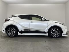 安心の全車保証付き！（※部分保証、国産車は納車後３ヶ月、輸入車は納車後１ヶ月の保証期間となります）。その他長期保証（有償）もご用意しております！※長期保証を付帯できる車両には条件がございます。 6