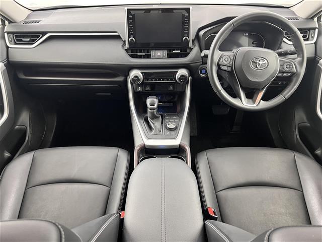 ＲＡＶ４ Ｇ　Ｚパッケージ　ワンオーナー　トヨタセーフティーセンス　ナビ付純正ディスプレイオーディオ　バックカメラ　ＥＴＣ　置くだけ充電　電子パーキング　パワーバックドア　パワーシート　シートヒーター　ステアリングヒーター（2枚目）
