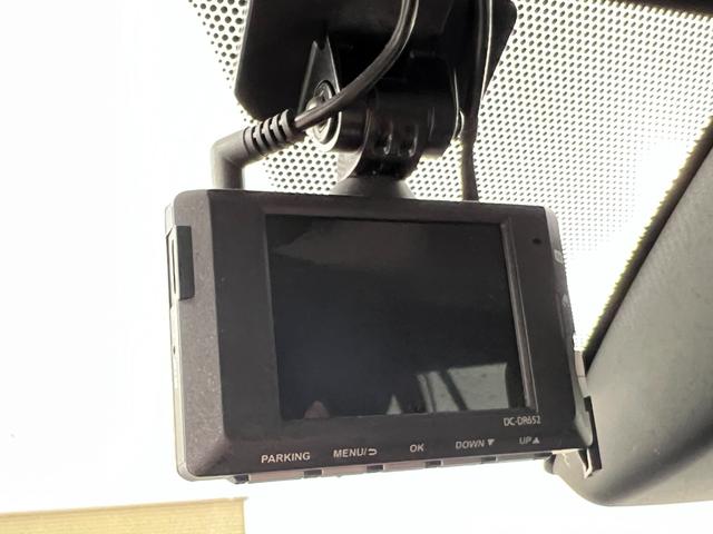 ＲＡＶ４ Ｇ　Ｚパッケージ　ワンオーナー　トヨタセーフティーセンス　ナビ付純正ディスプレイオーディオ　バックカメラ　ＥＴＣ　置くだけ充電　電子パーキング　パワーバックドア　パワーシート　シートヒーター　ステアリングヒーター（5枚目）